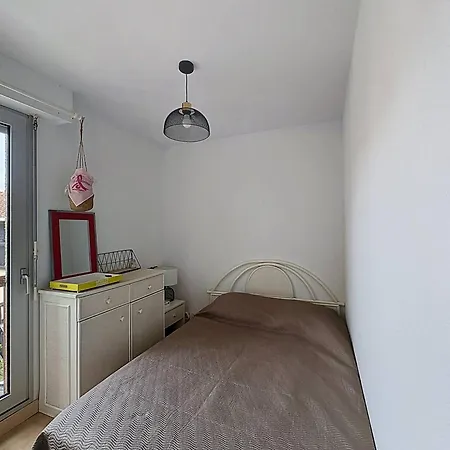 T2 Avec Loggia Et Piscine Saisonniere A Vieux-boucau - Fr-1-857-64